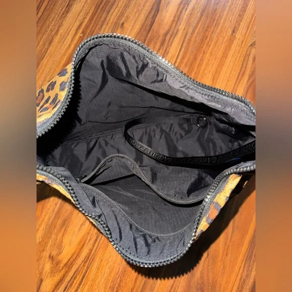 BAGGU Nylon Shoulder Bag, like new! - Picture 5 of 7